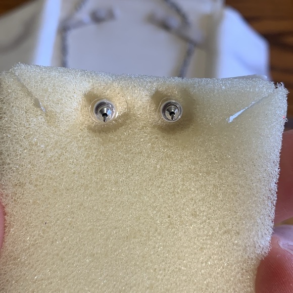 Brand New Wedding Set - Picture 6 of 9